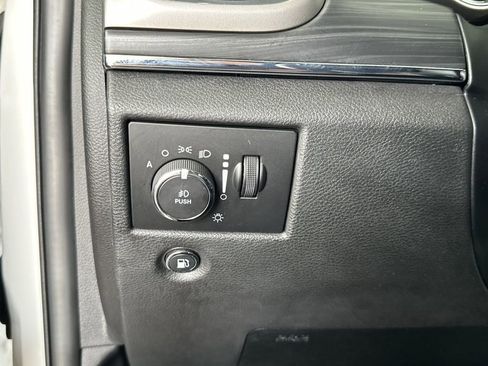 Used 2019 Jeep Grand Cherokee Limited w/ Luxury Group II image 18