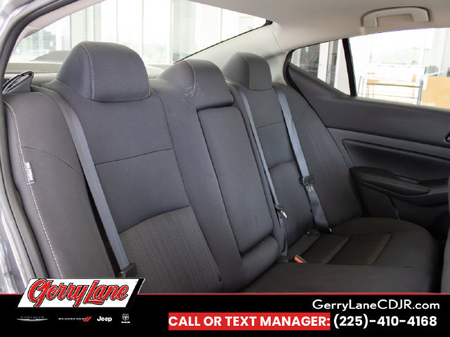 Used 2025 Nissan Altima 2.5 SV FWD image 16
