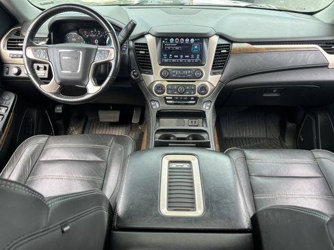 Used 2019 GMC Yukon XL Denali w/ Denali Ultimate Package AWD/4WD image 18