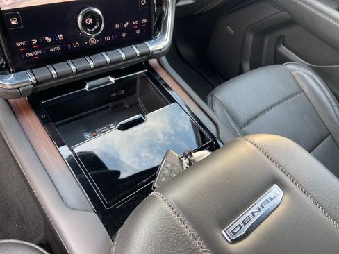Used 2025 GMC Yukon Denali RWD image 40