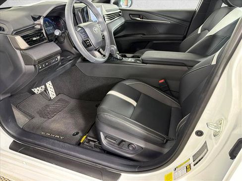Used 2025 Toyota Camry SE w/ Convenience Package FWD image 9