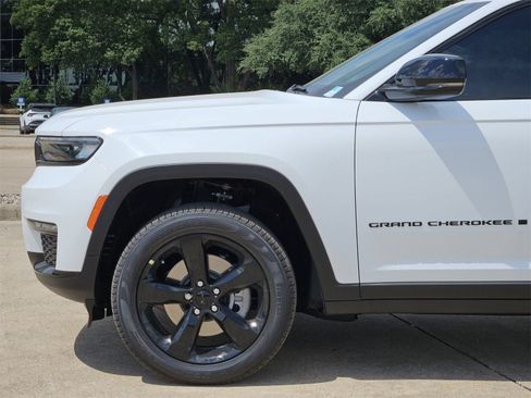 New 2025 Jeep Grand Cherokee L Limited w/ Black Appearance Package RWD image 9