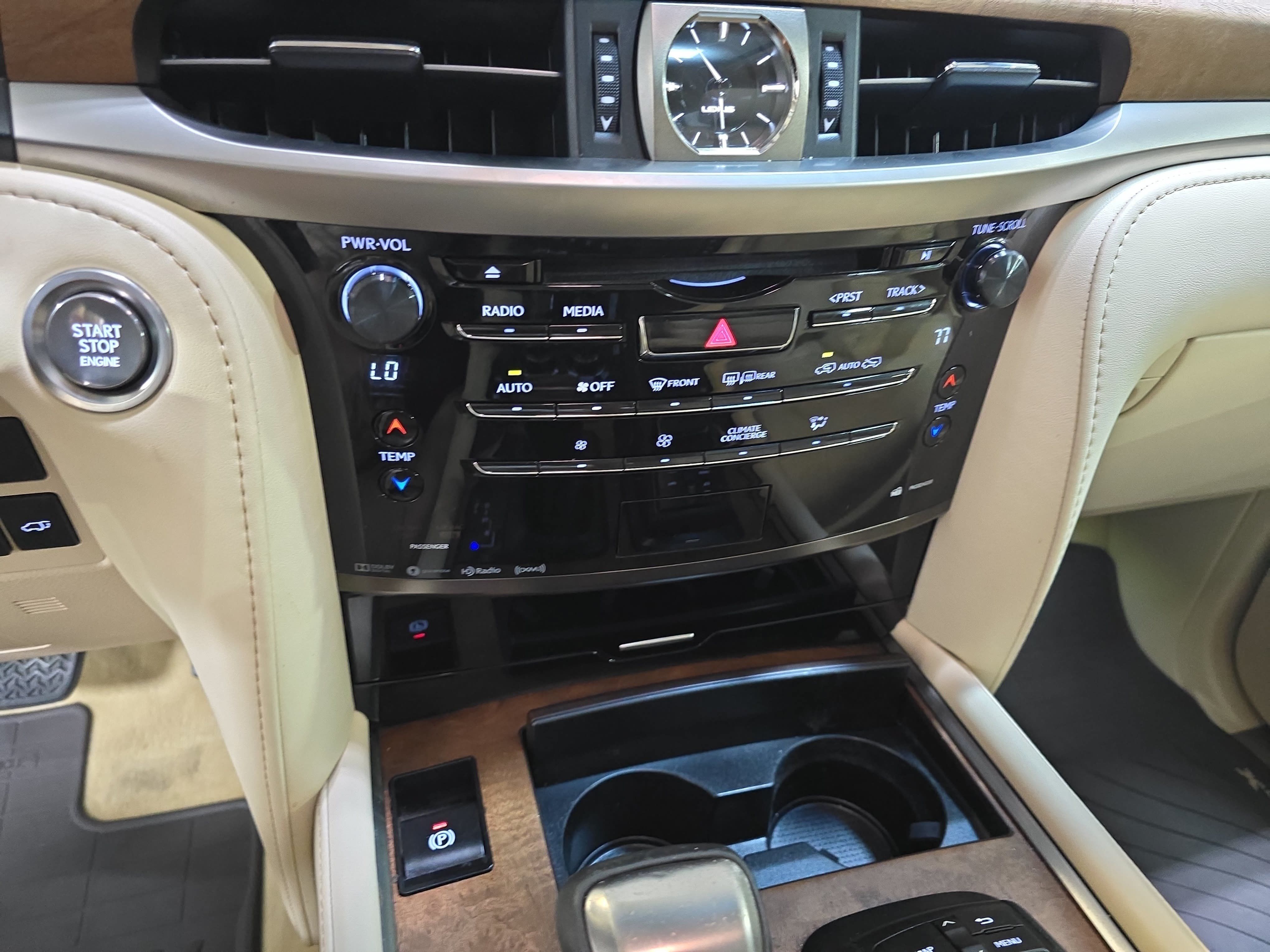 Used 2021 Lexus LX 570 4WD w/ Luxury Package image 21