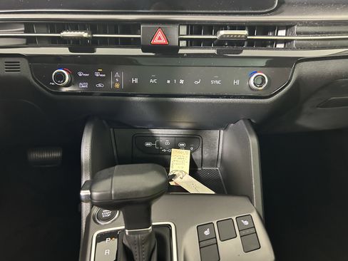 New 2026 Kia Sportage EX w/ EX Panorama Roof Package image 32