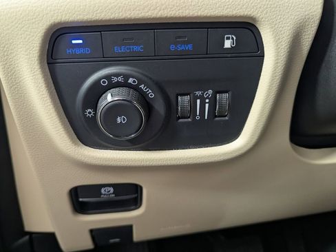 Used 2022 Jeep Grand Cherokee Limited 4xe w/ Luxury Tech Group II image 15