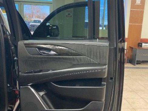 Used 2019 Cadillac Escalade ESV Platinum image 13