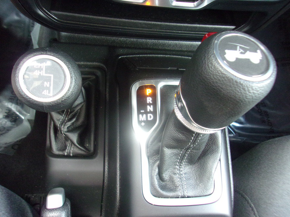 Used 2025 Jeep Wrangler Unlimited Sahara AWD/4WD image 15