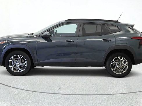 Used 2025 Chevrolet Trax LT w/ Driver Confidence Package FWD image 5