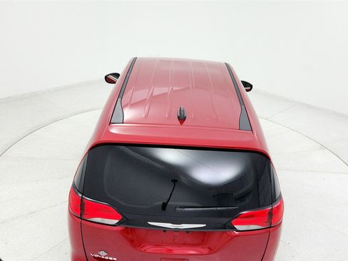 Used 2024 Chrysler Voyager LX image 15