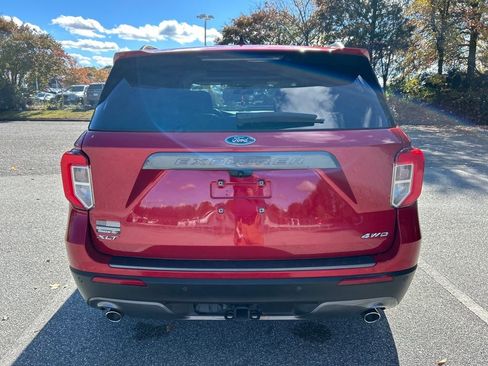 Used 2021 Ford Explorer XLT w/ Equipment Group 202A image 5