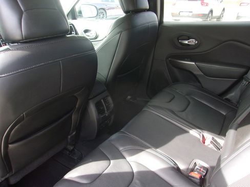 Used 2019 Jeep Cherokee Limited image 19