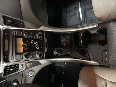 Used 2013 Hyundai Sonata Base image 19