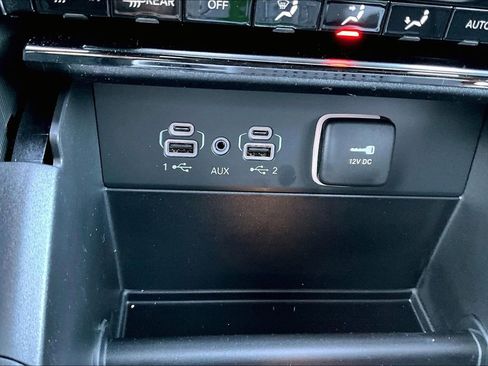 New 2025 Jeep Grand Cherokee Limited w/ Black Appearance Package image 30