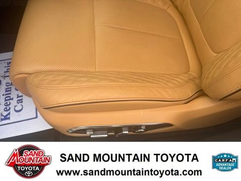 Used 2025 Jeep Grand Cherokee Summit w/ Adv Protech Group IV AWD/4WD image 17