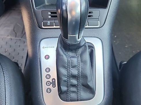 Used 2015 Volkswagen Tiguan SE image 18