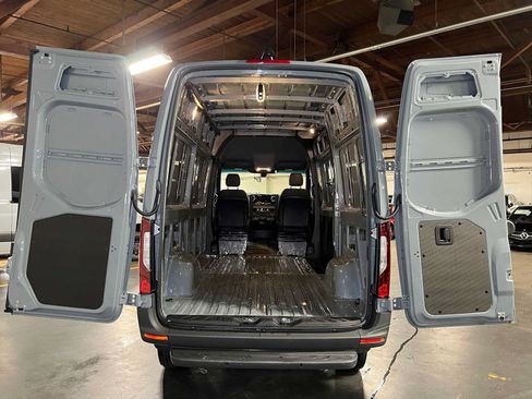 Used 2026 Mercedes-Benz Sprinter 2500 image 17
