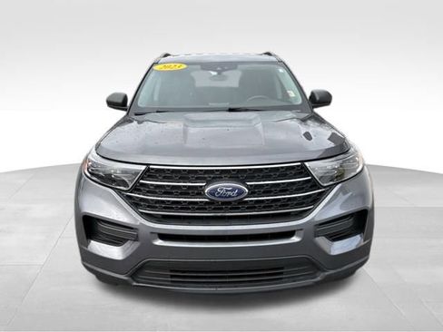 Used 2023 Ford Explorer XLT image 7