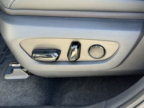 New 2026 Lexus TX 500h AWD image 17
