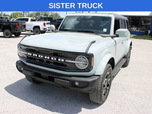 Used 2024 Ford Bronco Outer Banks AWD/4WD image 3