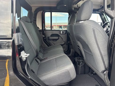 Used 2025 Jeep Gladiator Sport AWD/4WD image 12