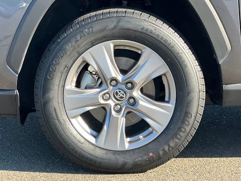 Used 2022 Toyota RAV4 LE AWD/4WD image 30