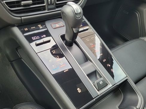 Used 2024 Porsche Macan Turbo image 30