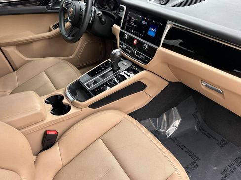 Used 2023 Porsche Macan image 31