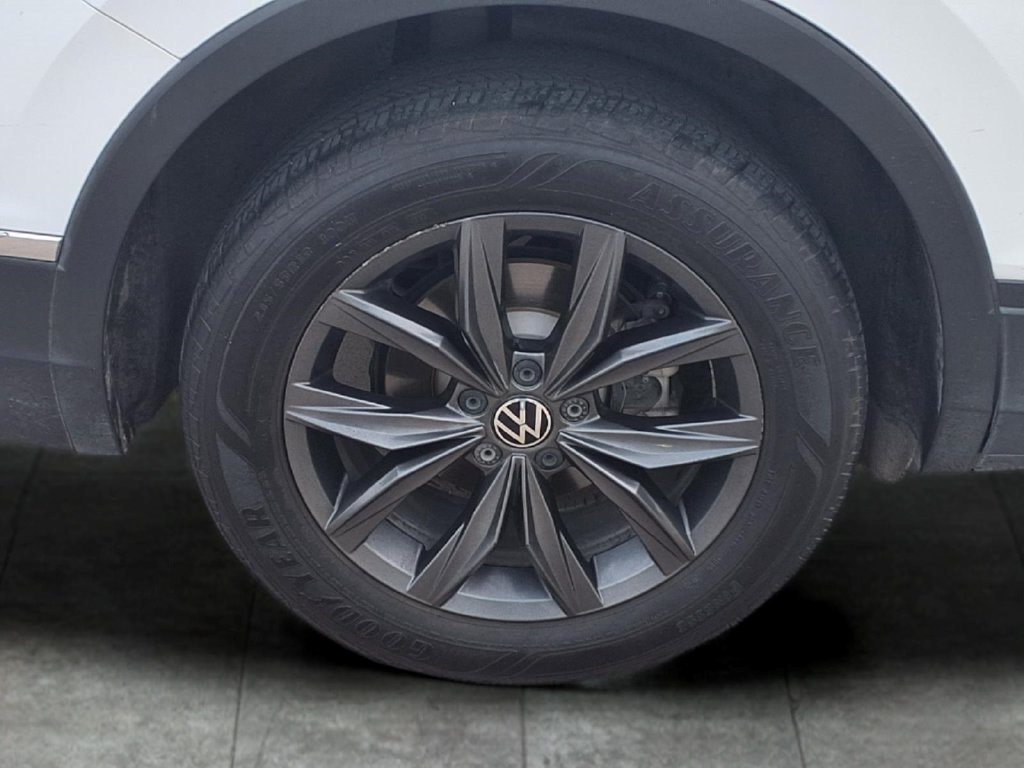 Used 2022 Volkswagen Tiguan SE FWD image 9