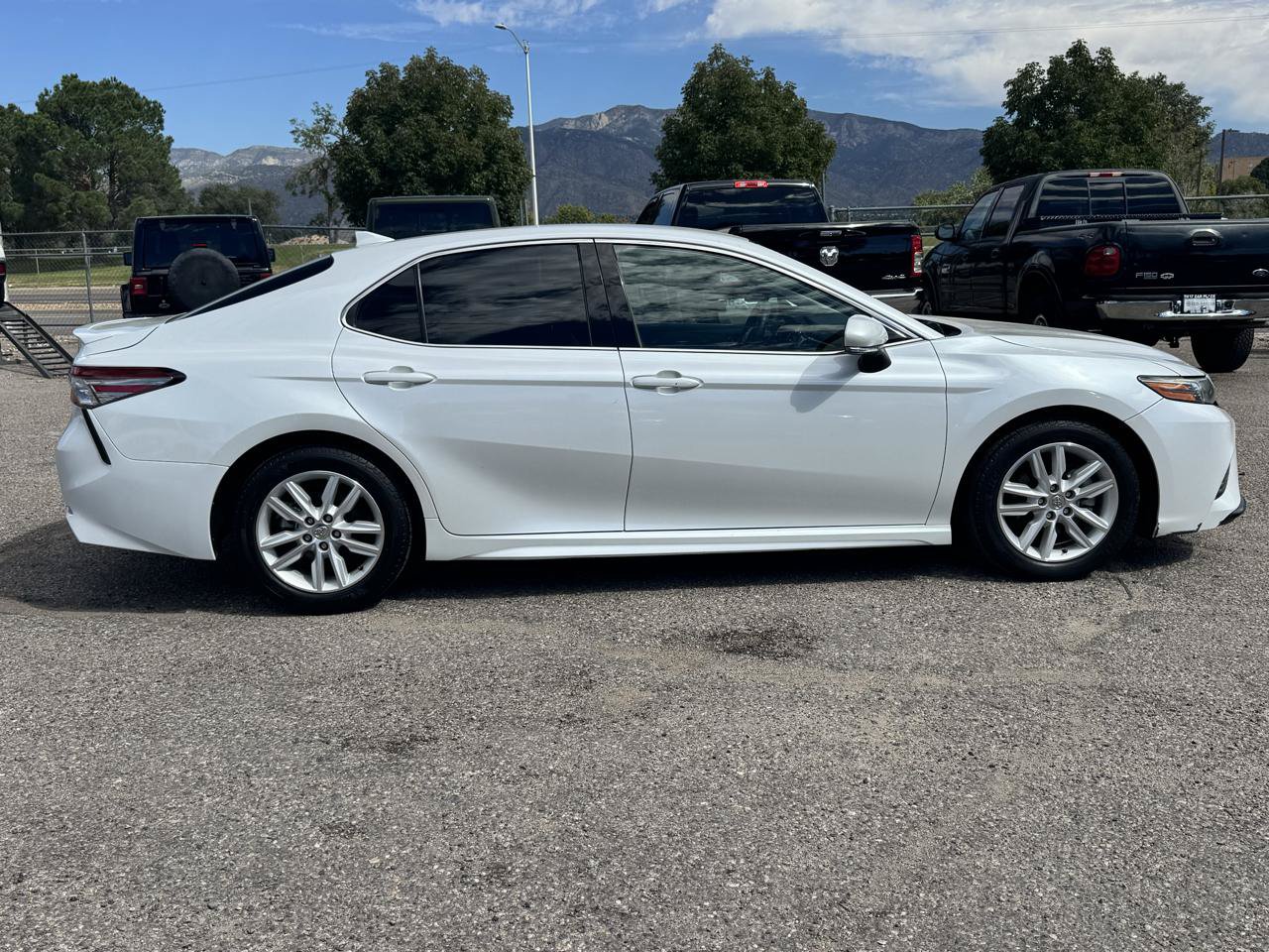 Used 2019 Toyota Camry XSE FWD image 8