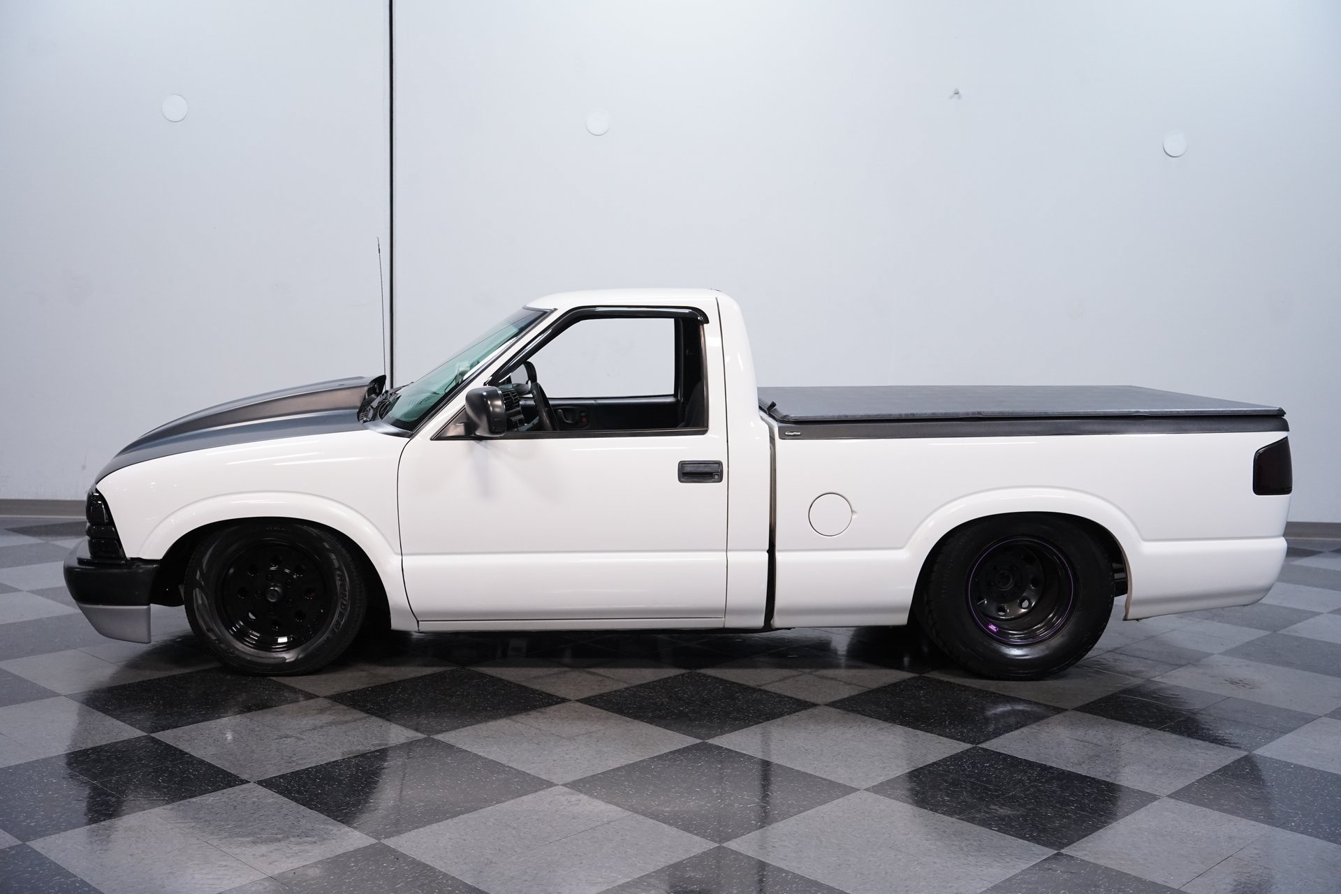 Used 2003 Chevrolet S10 Pickup 2WD Regular Cab image 2