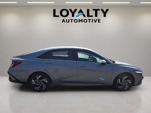 Used 2025 Hyundai Elantra Limited image 6