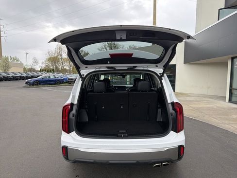 Used 2025 Kia Telluride S image 16