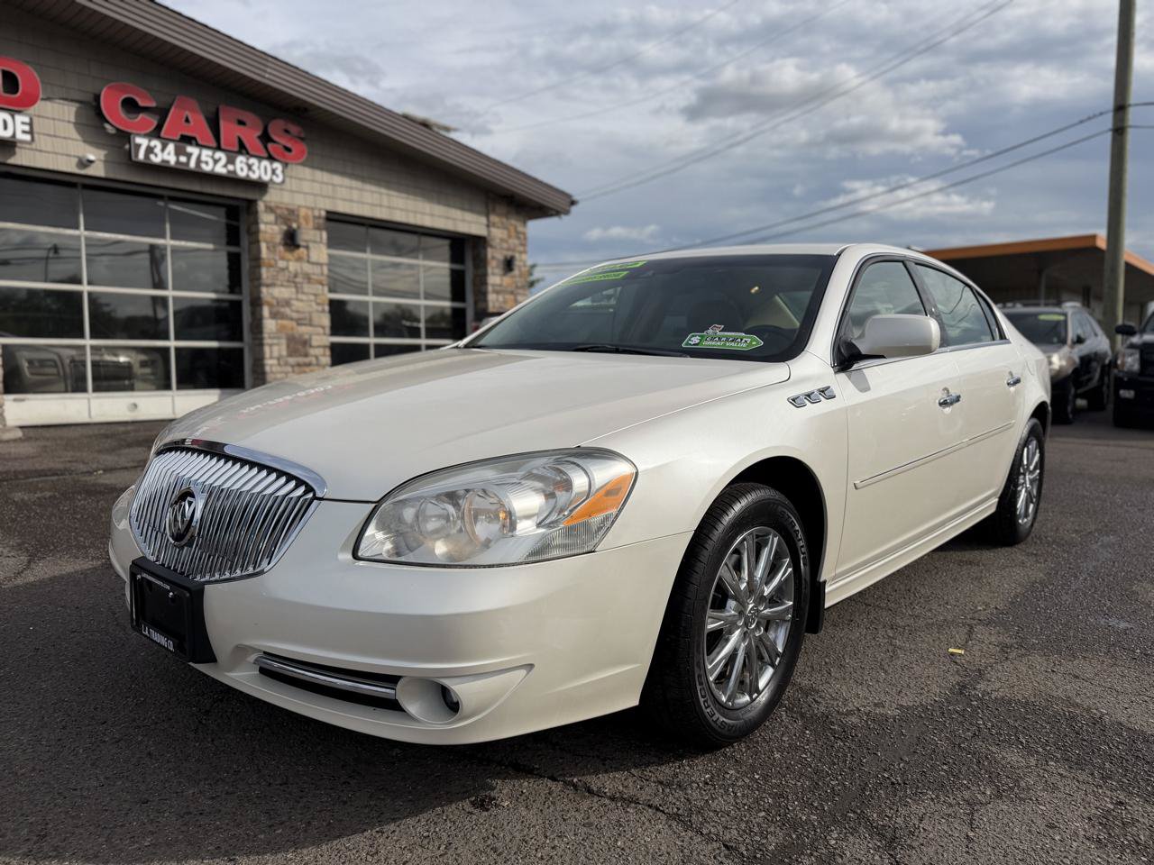 Used 2011 Buick Lucerne CXL FWD image 2