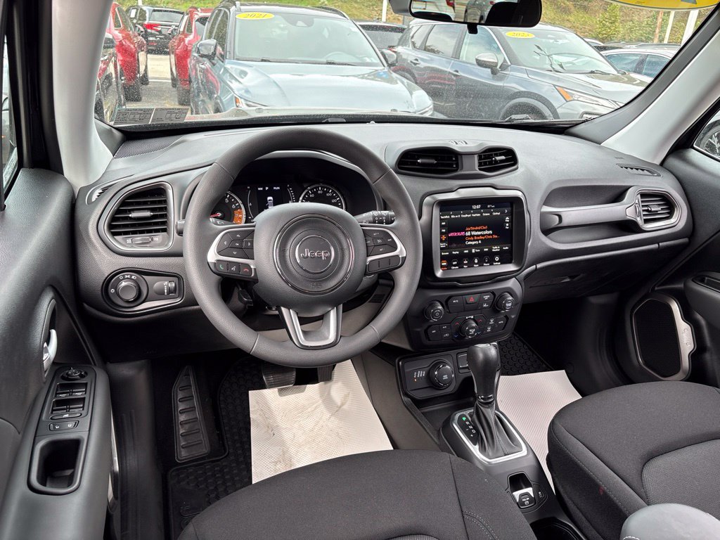 Used 2023 Jeep Renegade Latitude AWD/4WD image 11
