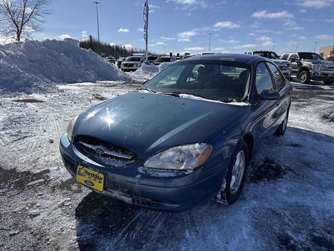 Used 2002 Ford Taurus SE image 2