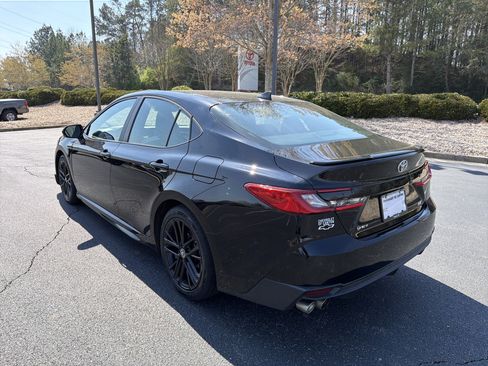 Used 2025 Toyota Camry SE image 7
