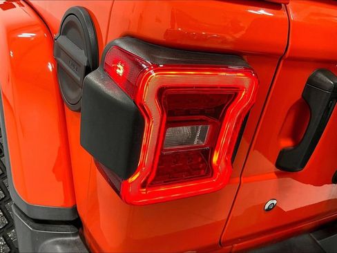 Used 2020 Jeep Wrangler Unlimited Sahara w/ Uconnect 4C Nav & Sound Group AWD/4WD image 37