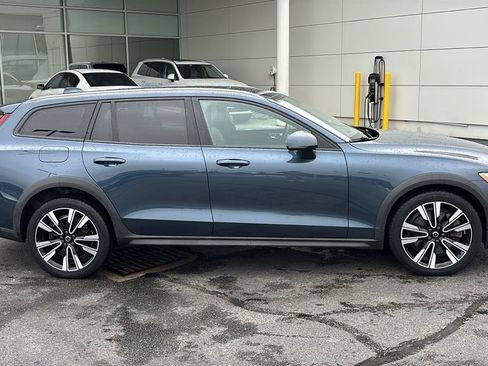 Used 2022 Volvo V60 T5 Cross Country AWD/4WD image 28