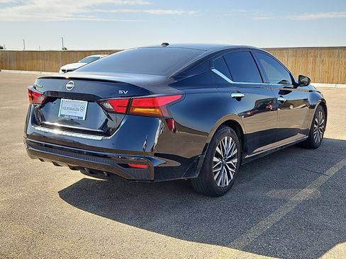 Used 2023 Nissan Altima 2.5 SV FWD image 2