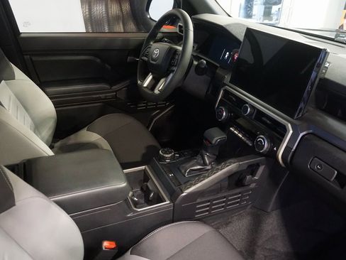 Certified 2025 Toyota Tacoma TRD Off-Road image 25