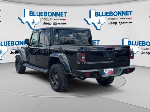 Used 2023 Jeep Gladiator Overland AWD/4WD image 7