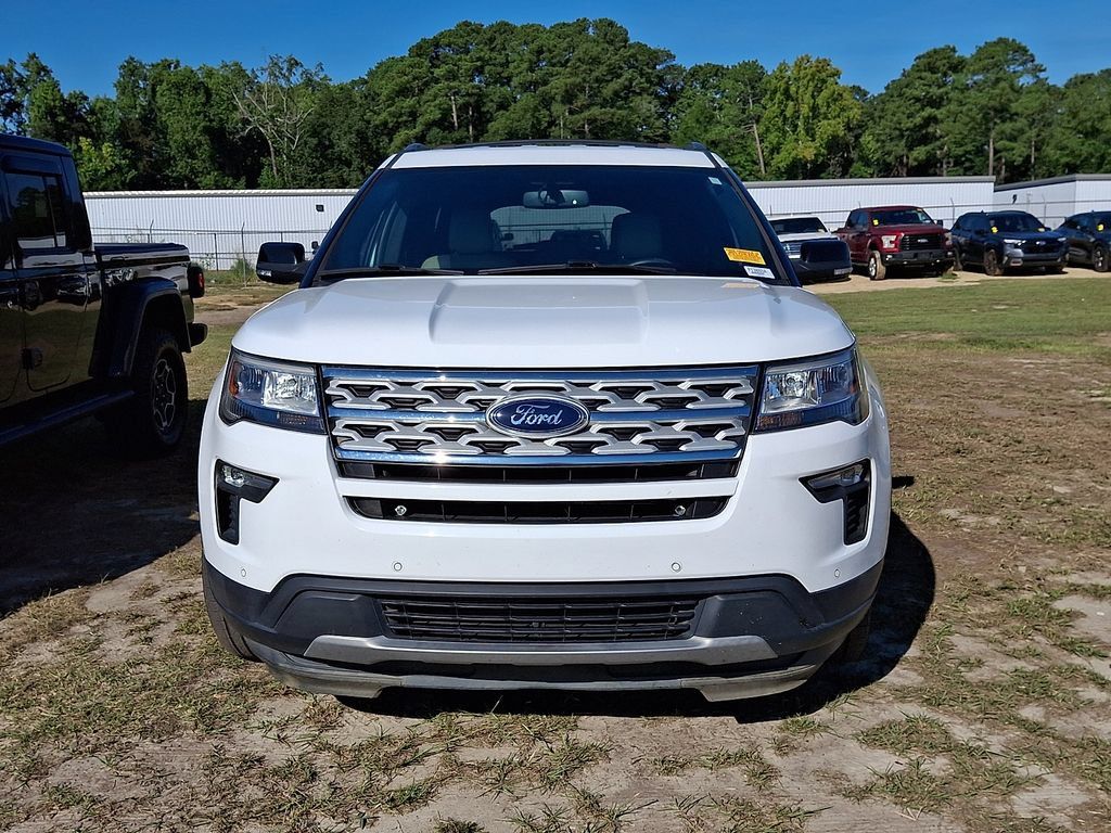 Used 2018 Ford Explorer XLT w/ Equipment Group 202A FWD image 2