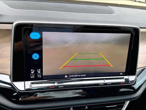 Used 2024 Volkswagen Atlas SE image 27