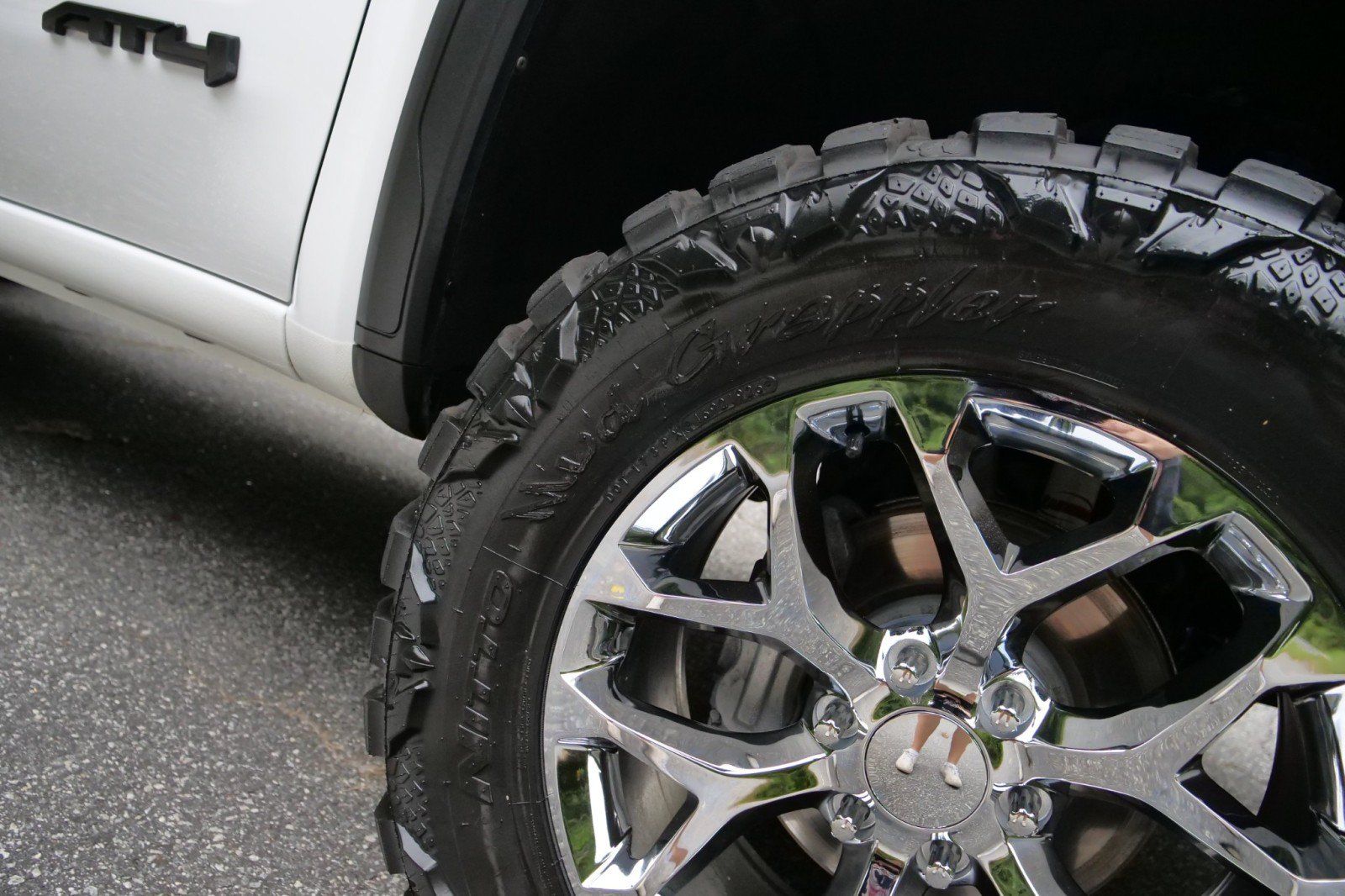 Used 2024 GMC Sierra 1500 AT4 w/ Technology Package AWD/4WD image 56