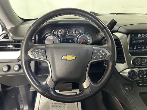 Used 2020 Chevrolet Suburban LT w/ Luxury Package AWD/4WD image 10