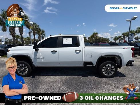 Used 2022 Chevrolet Silverado 2500 Custom w/ Custom Value Package AWD/4WD image 4