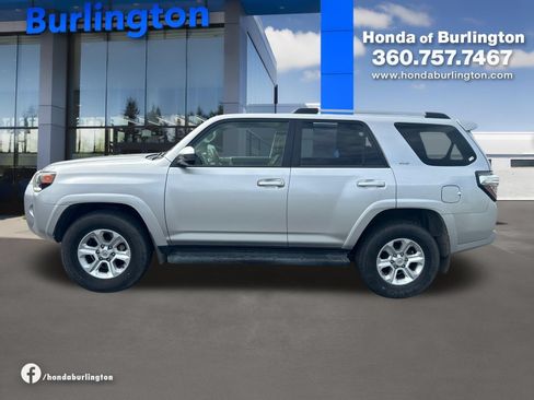 Used 2019 Toyota 4Runner SR5 AWD/4WD image 3