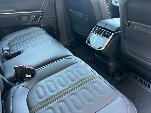 Used 2024 Rivian R1S Adventure AWD/4WD image 36