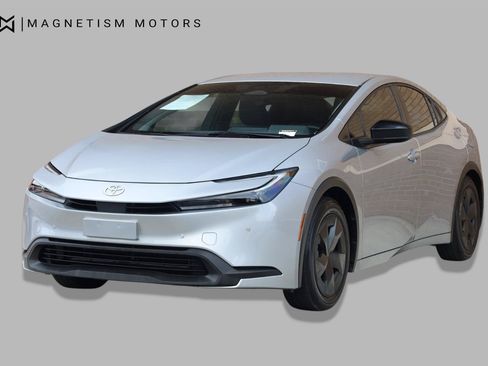Used 2024 Toyota Prius LE FWD image 6