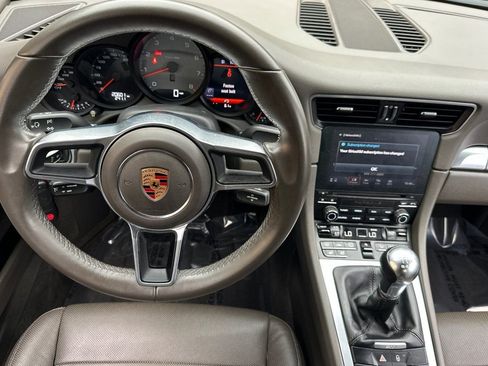 Used 2018 Porsche 911 Carrera S image 27